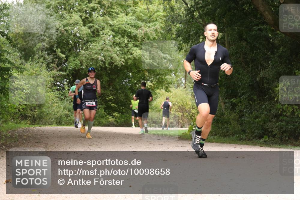 30.08.2026 - Elbe Triathlon Hamburg Antke Förster http://msf.ph/oto/10098658 30.08.2026 10:49:08 Laufen 392 meine-sportfotos.de