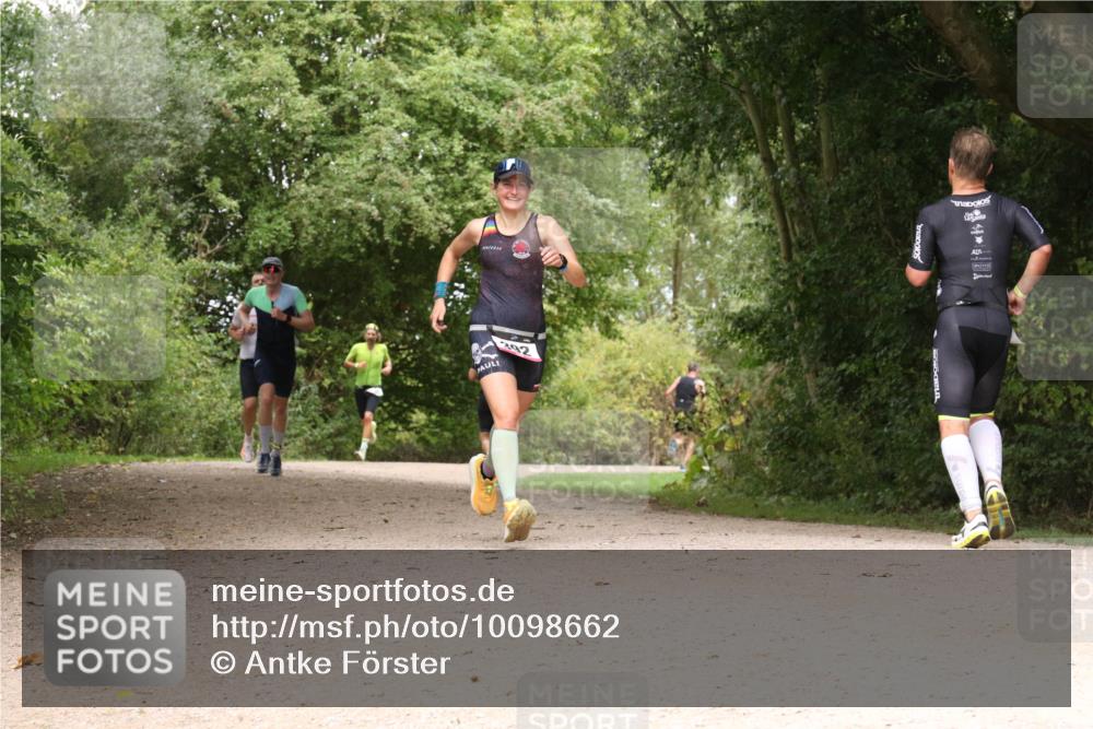 30.08.2026 - Elbe Triathlon Hamburg Antke Förster http://msf.ph/oto/10098662 30.08.2026 10:49:10 Laufen 392 meine-sportfotos.de