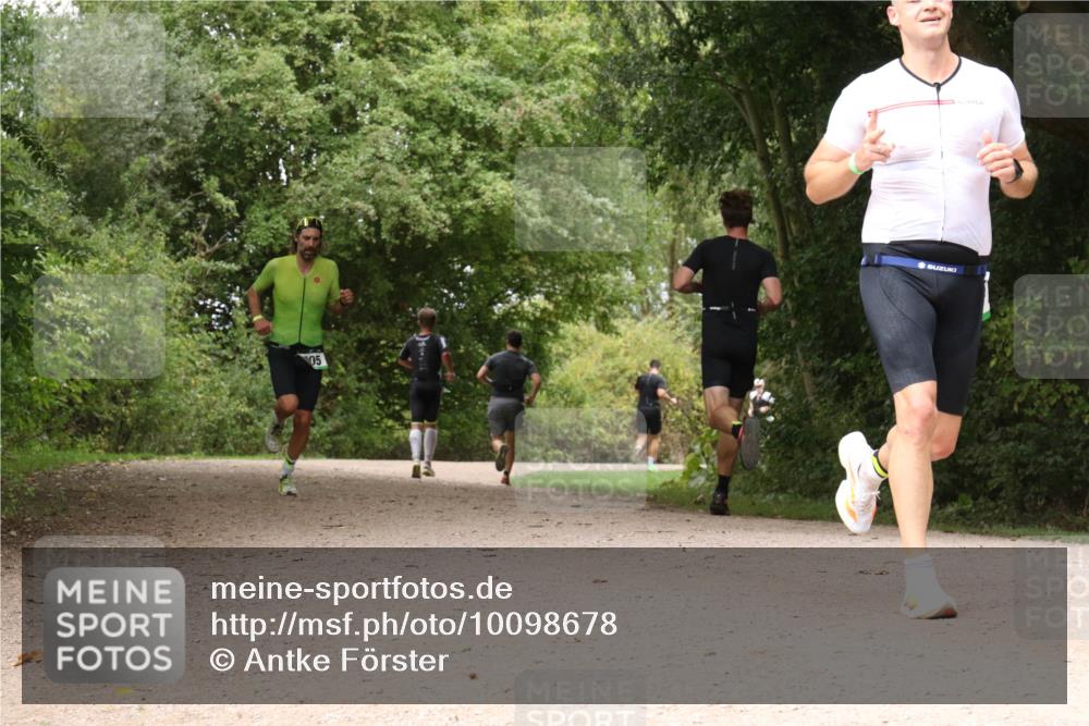 30.08.2026 - Elbe Triathlon Hamburg Antke Förster http://msf.ph/oto/10098678 30.08.2026 10:49:16 Laufen 05 meine-sportfotos.de