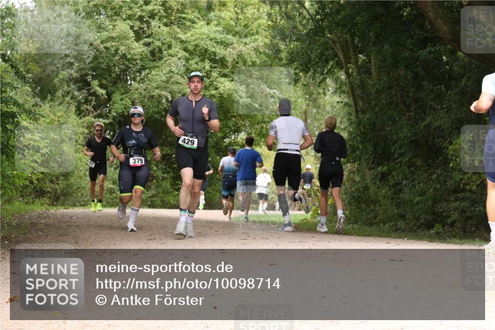 30.08.2026 - Elbe Triathlon Hamburg Antke Förster http://msf.ph/oto/10098714 30.08.2026 10:49:42 Laufen 379, 429 meine-sportfotos.de