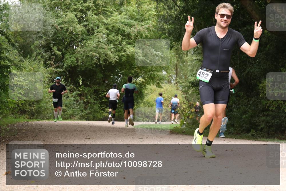 30.08.2026 - Elbe Triathlon Hamburg Antke Förster http://msf.ph/oto/10098728 30.08.2026 10:49:48 Laufen 585, 452 meine-sportfotos.de