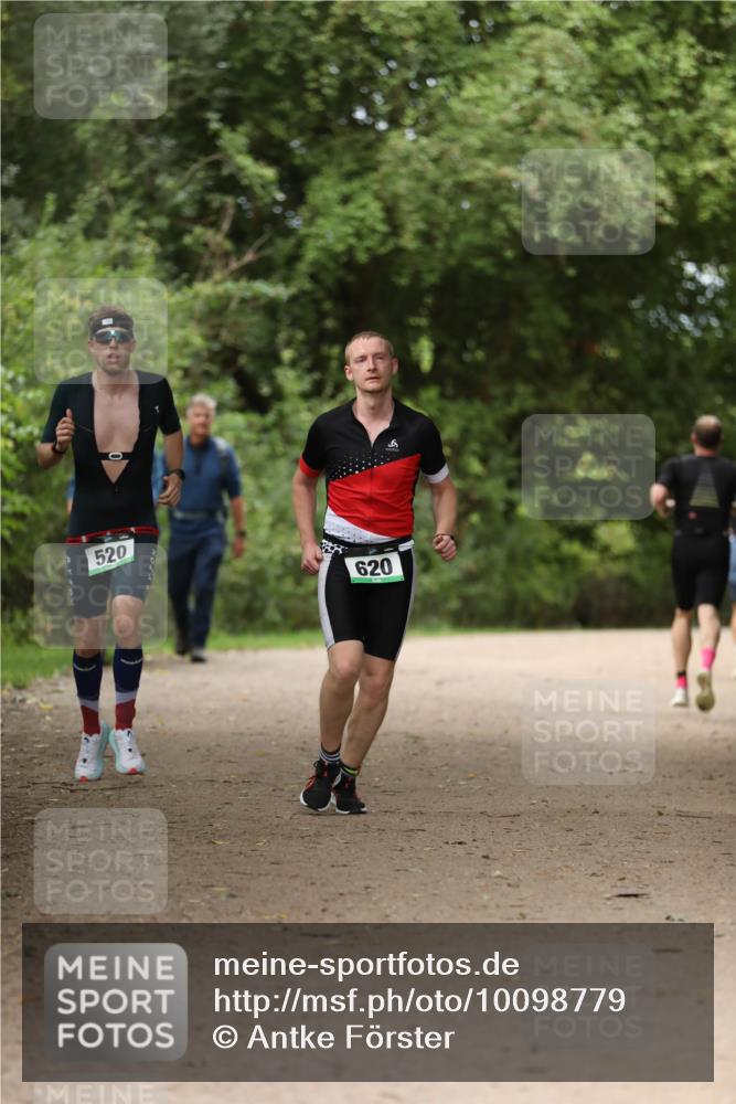 30.08.2026 - Elbe Triathlon Hamburg Antke Förster http://msf.ph/oto/10098779 30.08.2026 10:46:58 Laufen 520, 620 meine-sportfotos.de