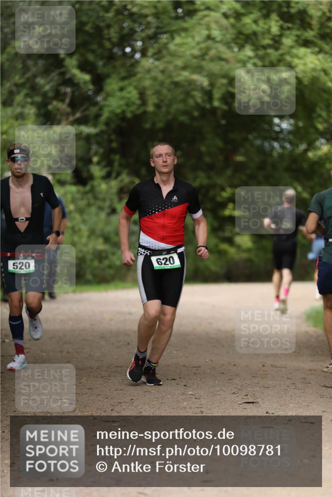30.08.2026 - Elbe Triathlon Hamburg Antke Förster http://msf.ph/oto/10098781 30.08.2026 10:46:58 Laufen 520, 620 meine-sportfotos.de