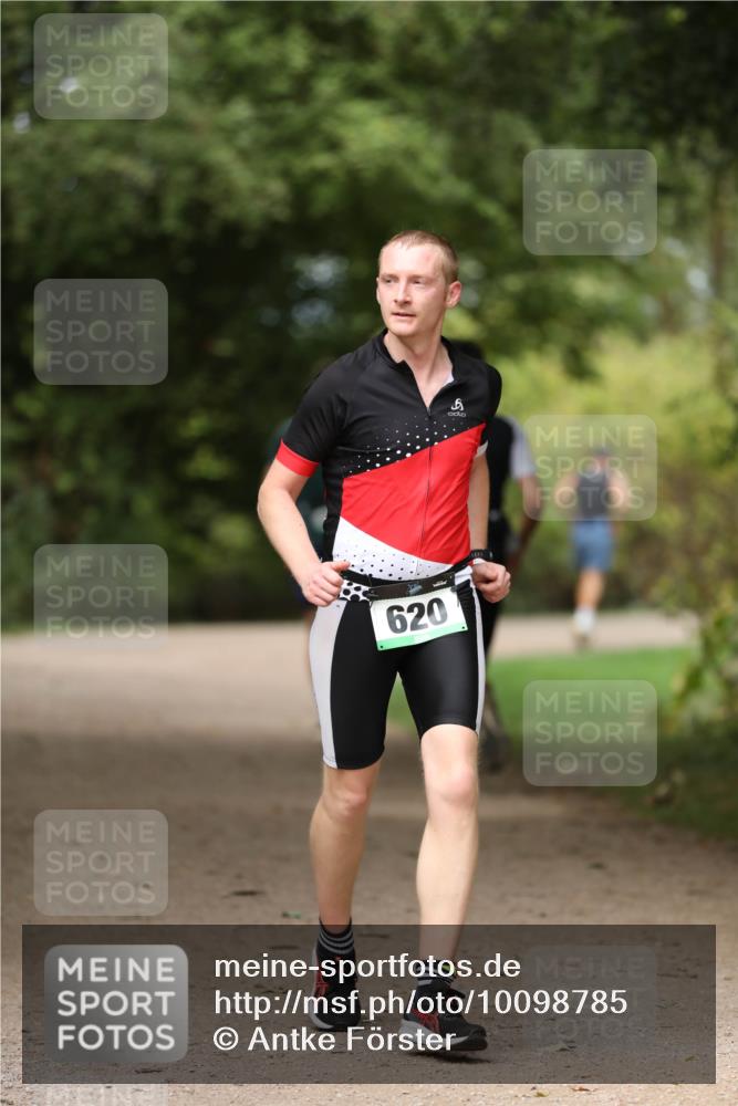 30.08.2026 - Elbe Triathlon Hamburg Antke Förster http://msf.ph/oto/10098785 30.08.2026 10:47:00 Laufen 620, 6 meine-sportfotos.de