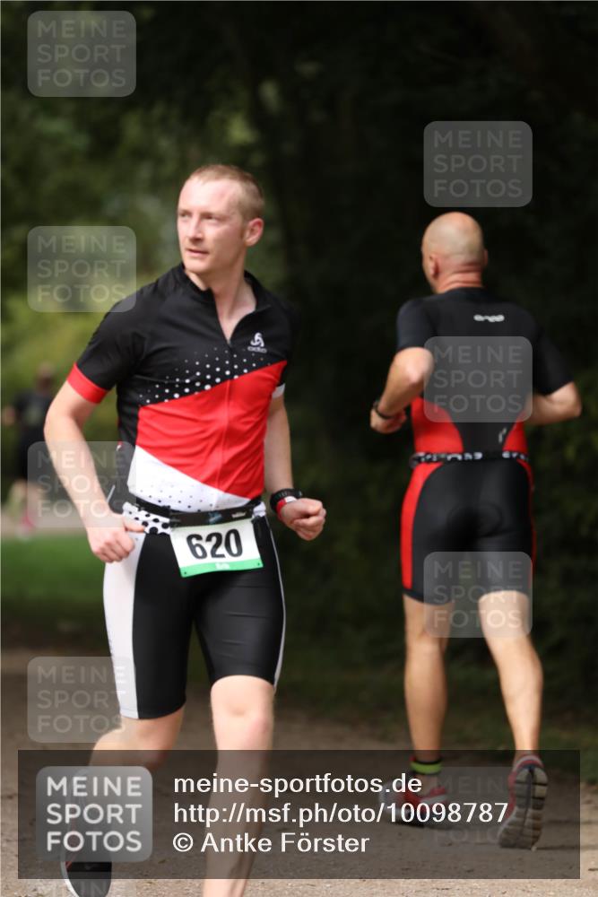 30.08.2026 - Elbe Triathlon Hamburg Antke Förster http://msf.ph/oto/10098787 30.08.2026 10:47:01 Laufen 620 meine-sportfotos.de