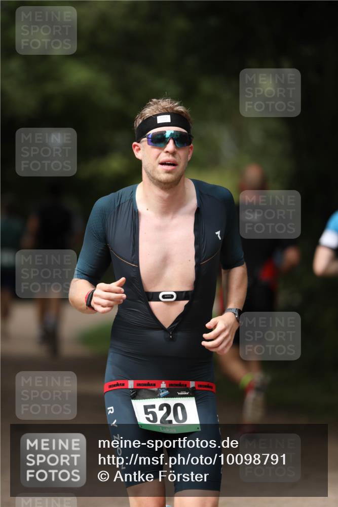 30.08.2026 - Elbe Triathlon Hamburg Antke Förster http://msf.ph/oto/10098791 30.08.2026 10:47:02 Laufen 520 meine-sportfotos.de