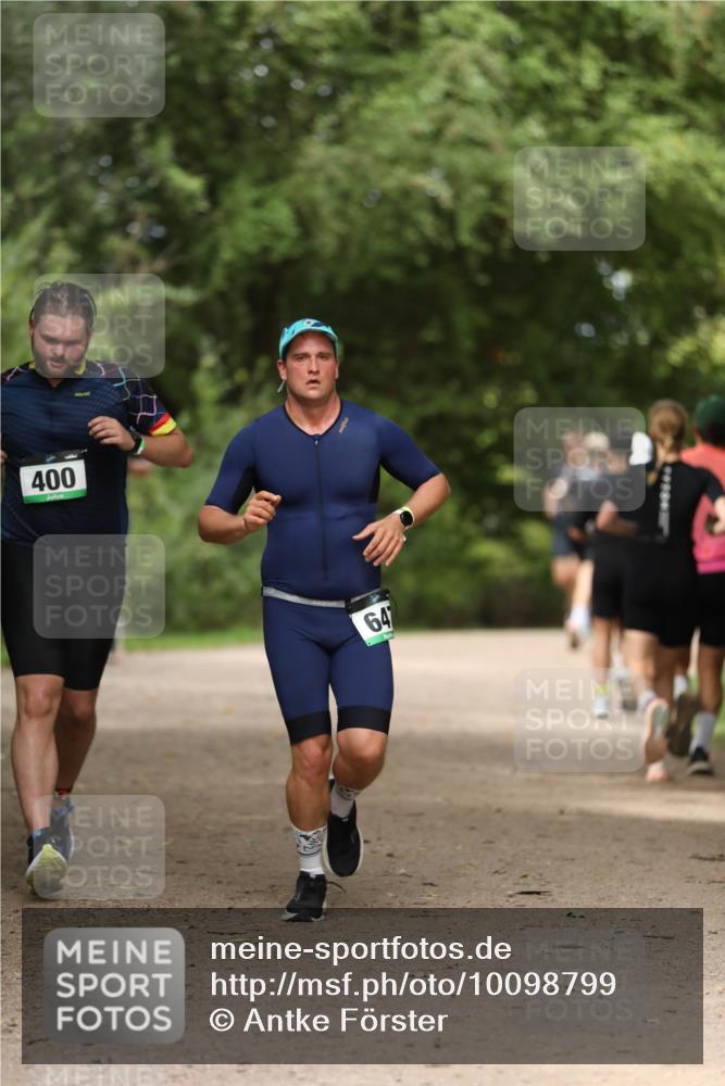 30.08.2026 - Elbe Triathlon Hamburg Antke Förster http://msf.ph/oto/10098799 30.08.2026 10:47:21 Laufen 400, 64 meine-sportfotos.de