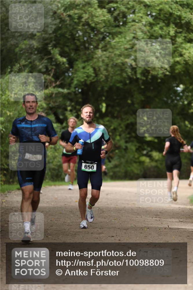 30.08.2026 - Elbe Triathlon Hamburg Antke Förster http://msf.ph/oto/10098809 30.08.2026 10:47:28 Laufen 650 meine-sportfotos.de