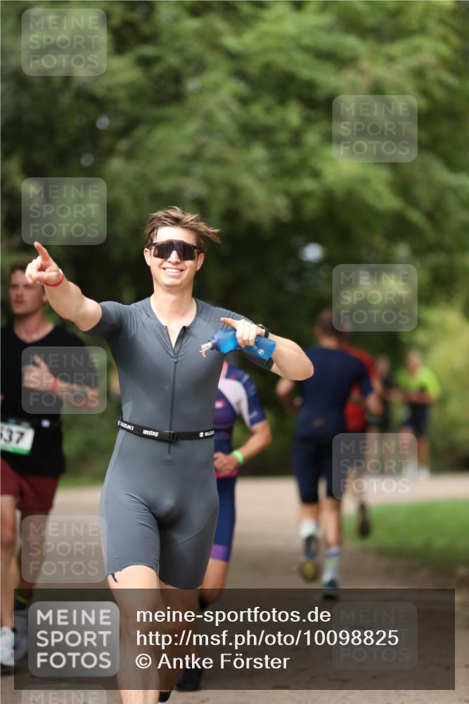 30.08.2026 - Elbe Triathlon Hamburg Antke Förster http://msf.ph/oto/10098825 30.08.2026 10:47:34 Laufen 37 meine-sportfotos.de