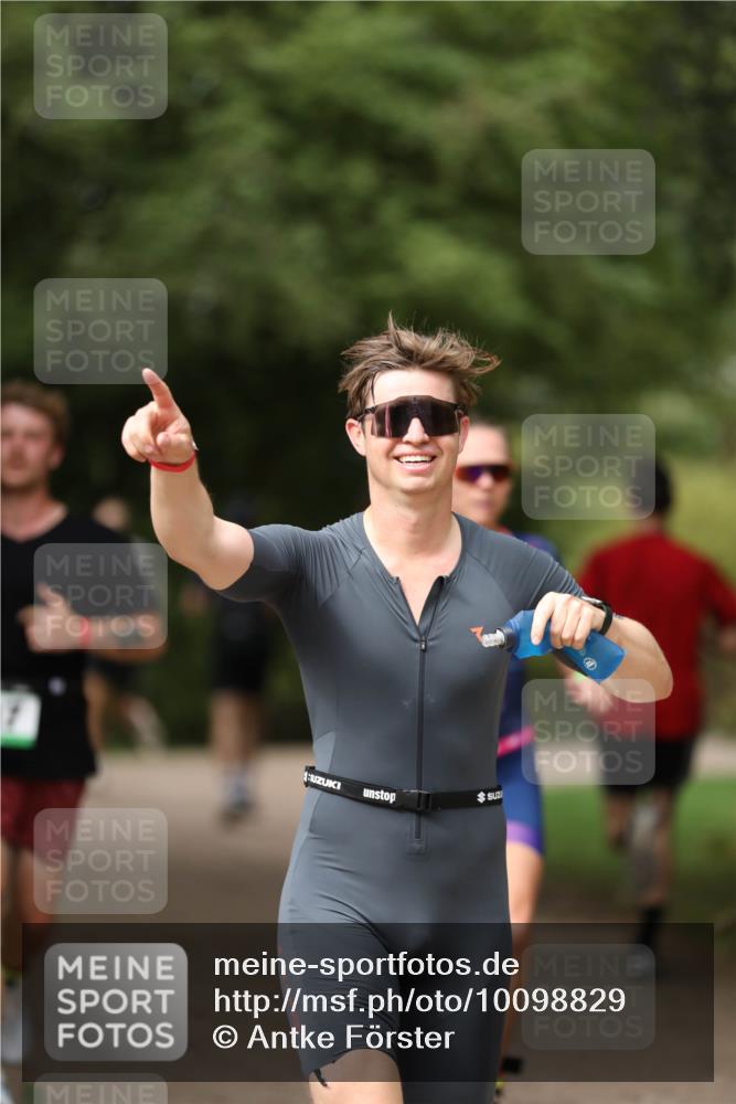 30.08.2026 - Elbe Triathlon Hamburg Antke Förster http://msf.ph/oto/10098829 30.08.2026 10:47:35 Laufen  meine-sportfotos.de