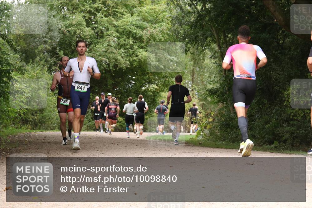 30.08.2026 - Elbe Triathlon Hamburg Antke Förster http://msf.ph/oto/10098840 30.08.2026 10:50:51 Laufen 725, 841 meine-sportfotos.de