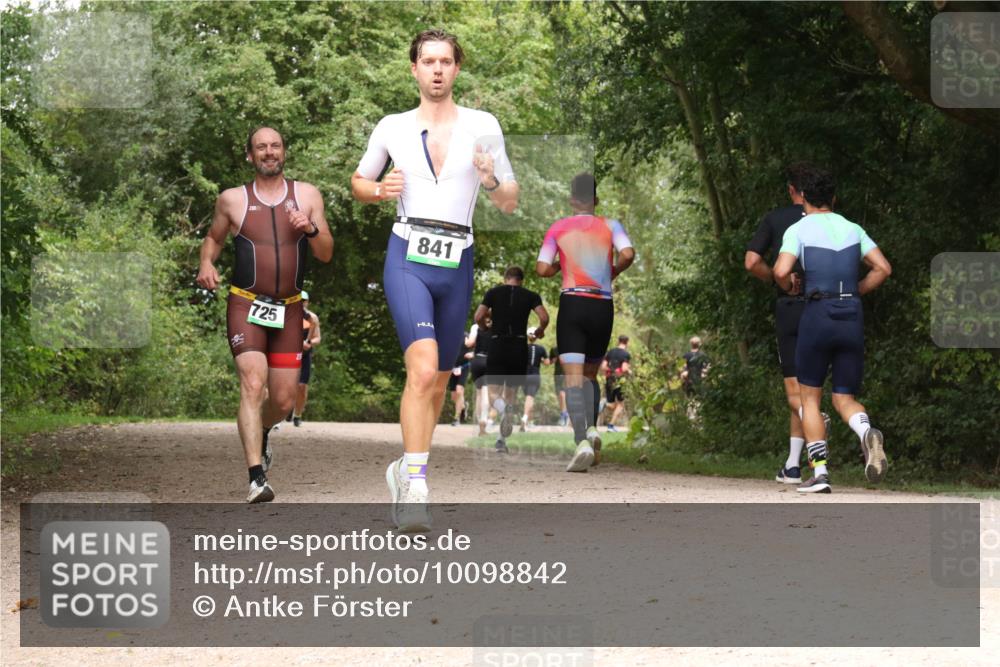 30.08.2026 - Elbe Triathlon Hamburg Antke Förster http://msf.ph/oto/10098842 30.08.2026 10:50:52 Laufen 725, 841 meine-sportfotos.de