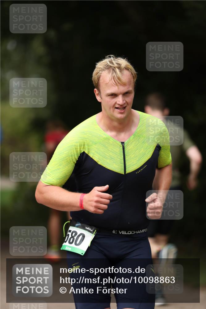 30.08.2026 - Elbe Triathlon Hamburg Antke Förster http://msf.ph/oto/10098863 30.08.2026 10:47:49 Laufen 580 meine-sportfotos.de