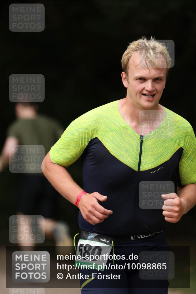 30.08.2026 - Elbe Triathlon Hamburg Antke Förster http://msf.ph/oto/10098865 30.08.2026 10:47:49 Laufen 580 meine-sportfotos.de