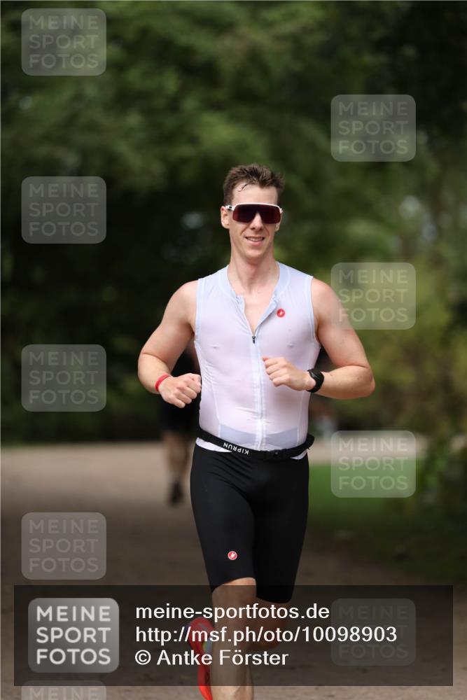 30.08.2026 - Elbe Triathlon Hamburg Antke Förster http://msf.ph/oto/10098903 30.08.2026 10:48:29 Laufen  meine-sportfotos.de