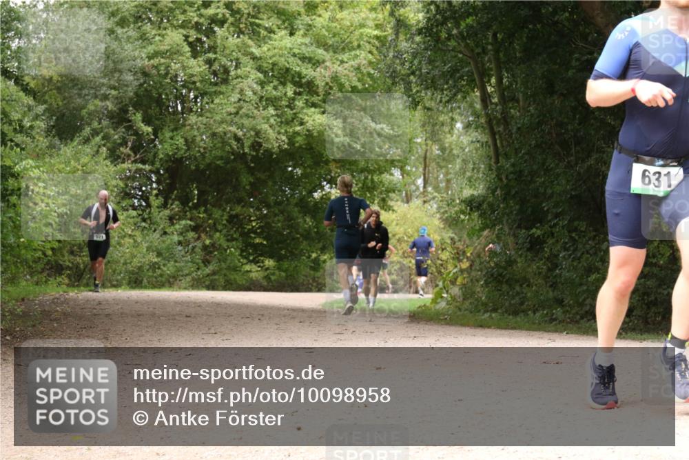 30.08.2026 - Elbe Triathlon Hamburg Antke Förster http://msf.ph/oto/10098958 30.08.2026 10:52:29 Laufen 571, 631 meine-sportfotos.de