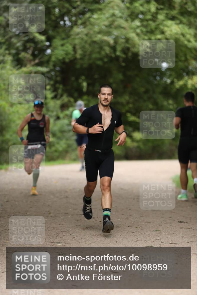 30.08.2026 - Elbe Triathlon Hamburg Antke Förster http://msf.ph/oto/10098959 30.08.2026 10:49:07 Laufen 121 meine-sportfotos.de