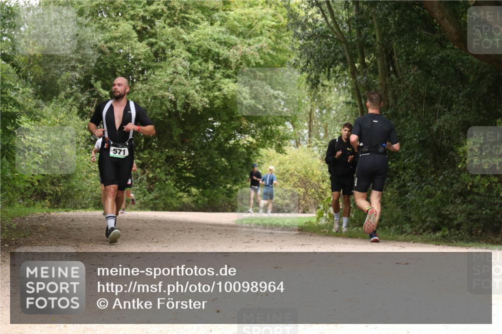 30.08.2026 - Elbe Triathlon Hamburg Antke Förster http://msf.ph/oto/10098964 30.08.2026 10:52:36 Laufen 571 meine-sportfotos.de