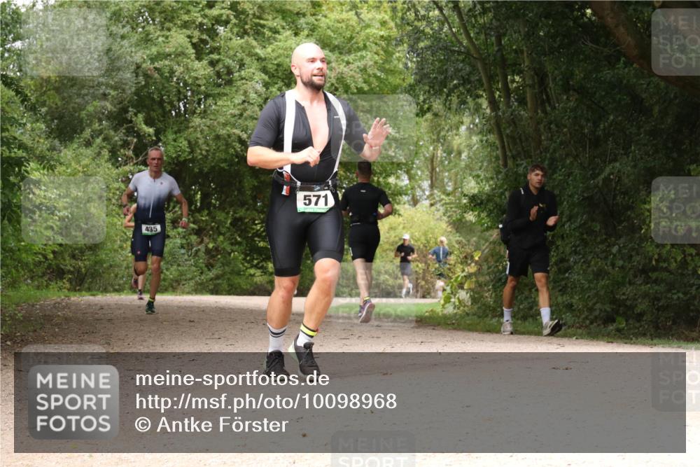 30.08.2026 - Elbe Triathlon Hamburg Antke Förster http://msf.ph/oto/10098968 30.08.2026 10:52:38 Laufen 435, 571 meine-sportfotos.de