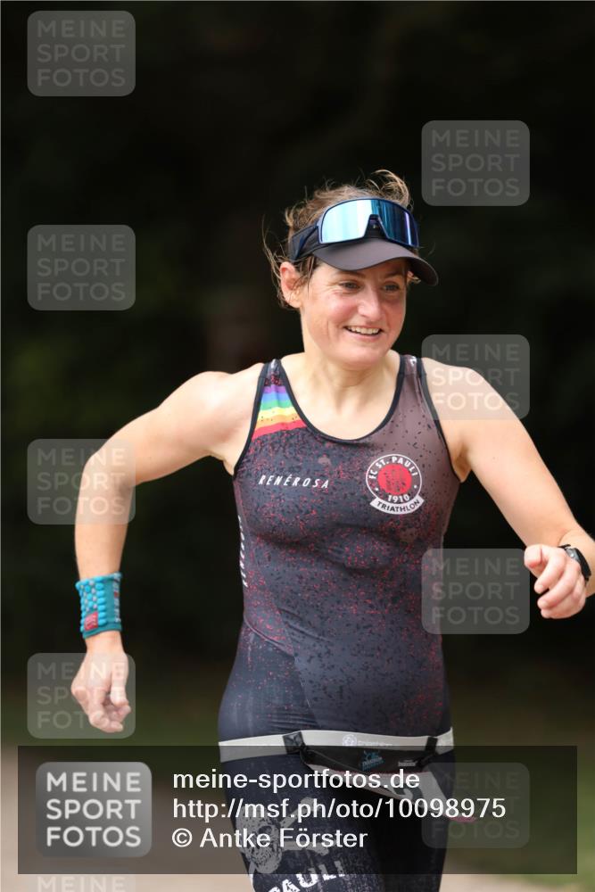 30.08.2026 - Elbe Triathlon Hamburg Antke Förster http://msf.ph/oto/10098975 30.08.2026 10:49:12 Laufen 1910 meine-sportfotos.de