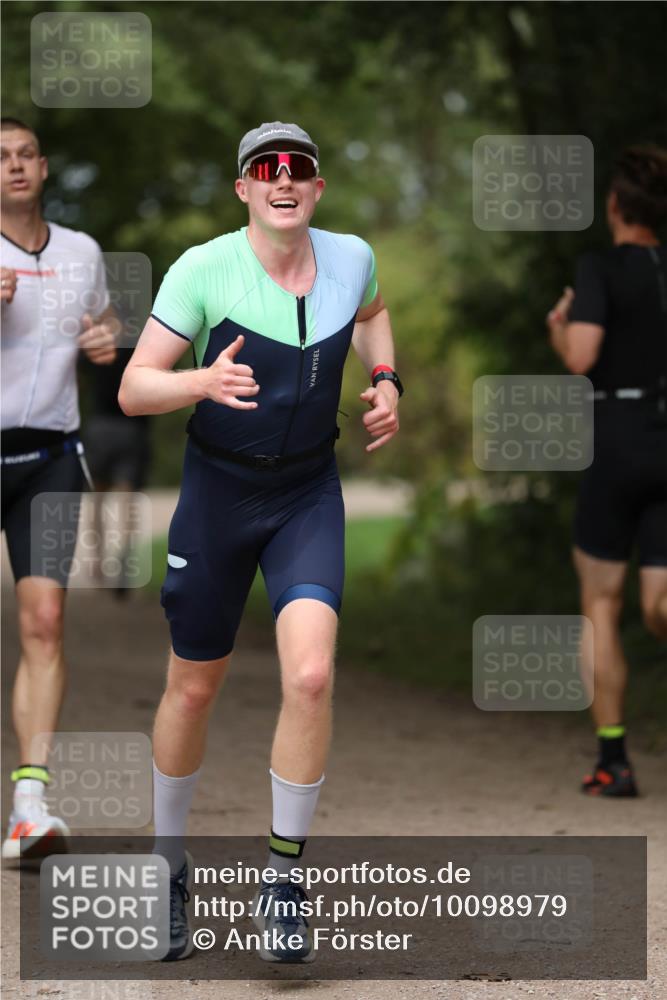 30.08.2026 - Elbe Triathlon Hamburg Antke Förster http://msf.ph/oto/10098979 30.08.2026 10:49:15 Laufen  meine-sportfotos.de