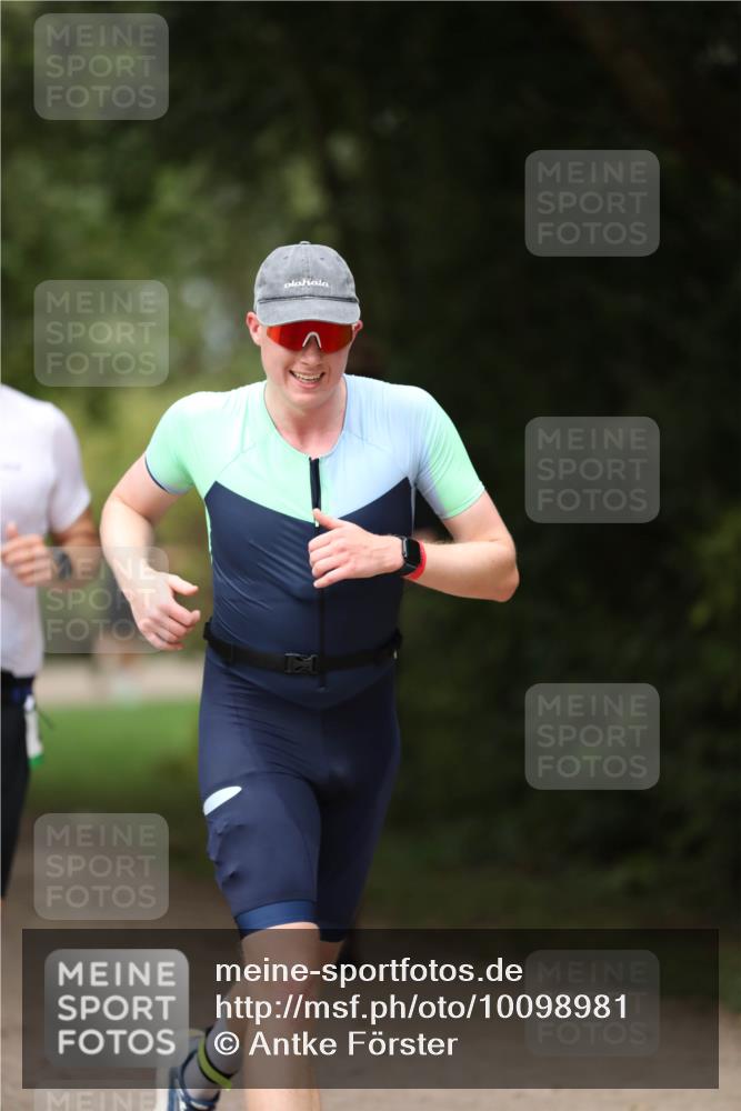 30.08.2026 - Elbe Triathlon Hamburg Antke Förster http://msf.ph/oto/10098981 30.08.2026 10:49:15 Laufen  meine-sportfotos.de