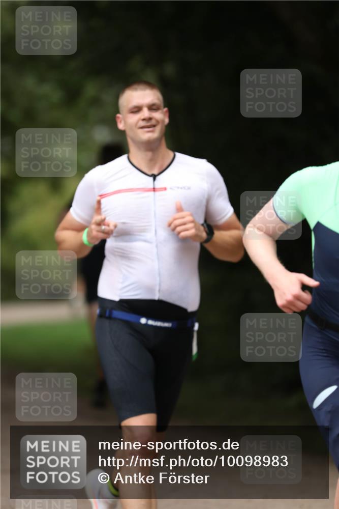30.08.2026 - Elbe Triathlon Hamburg Antke Förster http://msf.ph/oto/10098983 30.08.2026 10:49:16 Laufen  meine-sportfotos.de