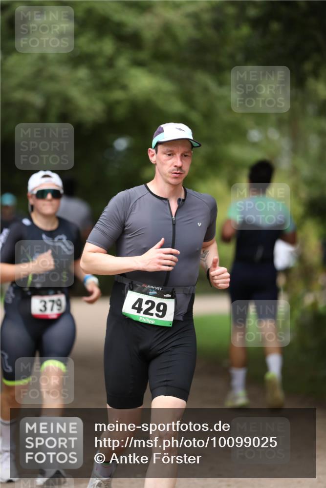 30.08.2026 - Elbe Triathlon Hamburg Antke Förster http://msf.ph/oto/10099025 30.08.2026 10:49:45 Laufen 379, 429 meine-sportfotos.de