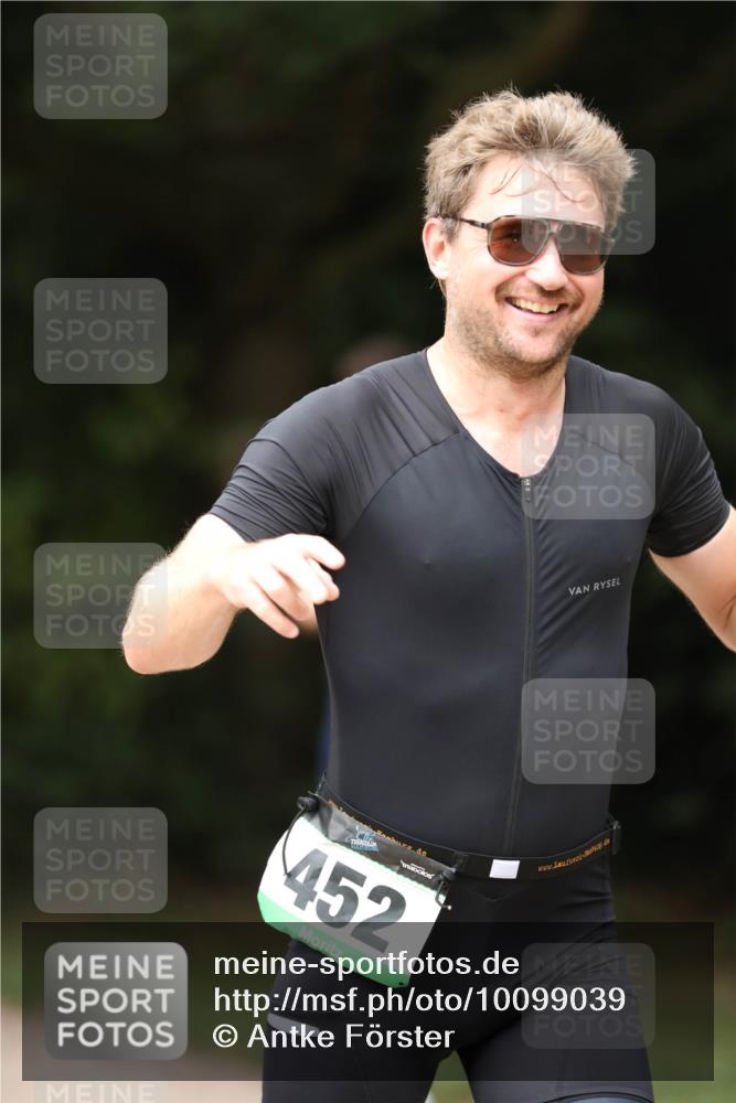 30.08.2026 - Elbe Triathlon Hamburg Antke Förster http://msf.ph/oto/10099039 30.08.2026 10:49:50 Laufen 452 meine-sportfotos.de