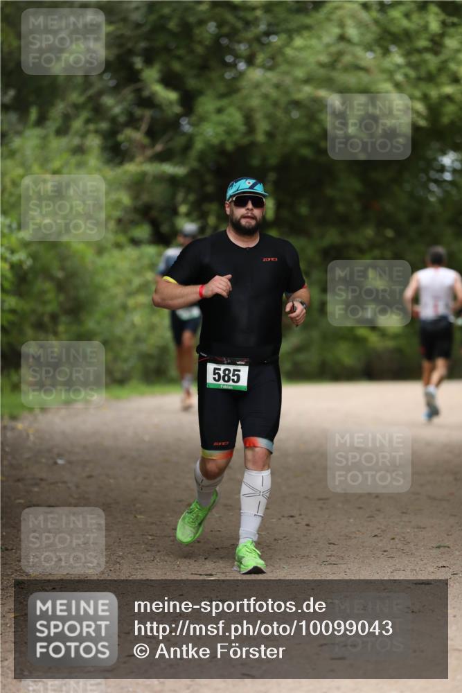30.08.2026 - Elbe Triathlon Hamburg Antke Förster http://msf.ph/oto/10099043 30.08.2026 10:49:54 Laufen 585, 3 meine-sportfotos.de