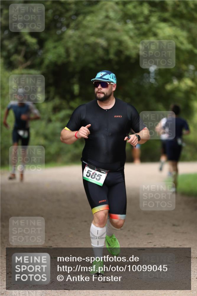 30.08.2026 - Elbe Triathlon Hamburg Antke Förster http://msf.ph/oto/10099045 30.08.2026 10:49:56 Laufen 585, 3 meine-sportfotos.de
