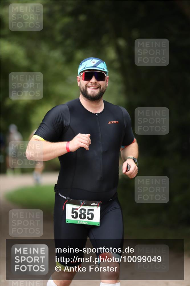 30.08.2026 - Elbe Triathlon Hamburg Antke Förster http://msf.ph/oto/10099049 30.08.2026 10:49:57 Laufen 585, 3 meine-sportfotos.de