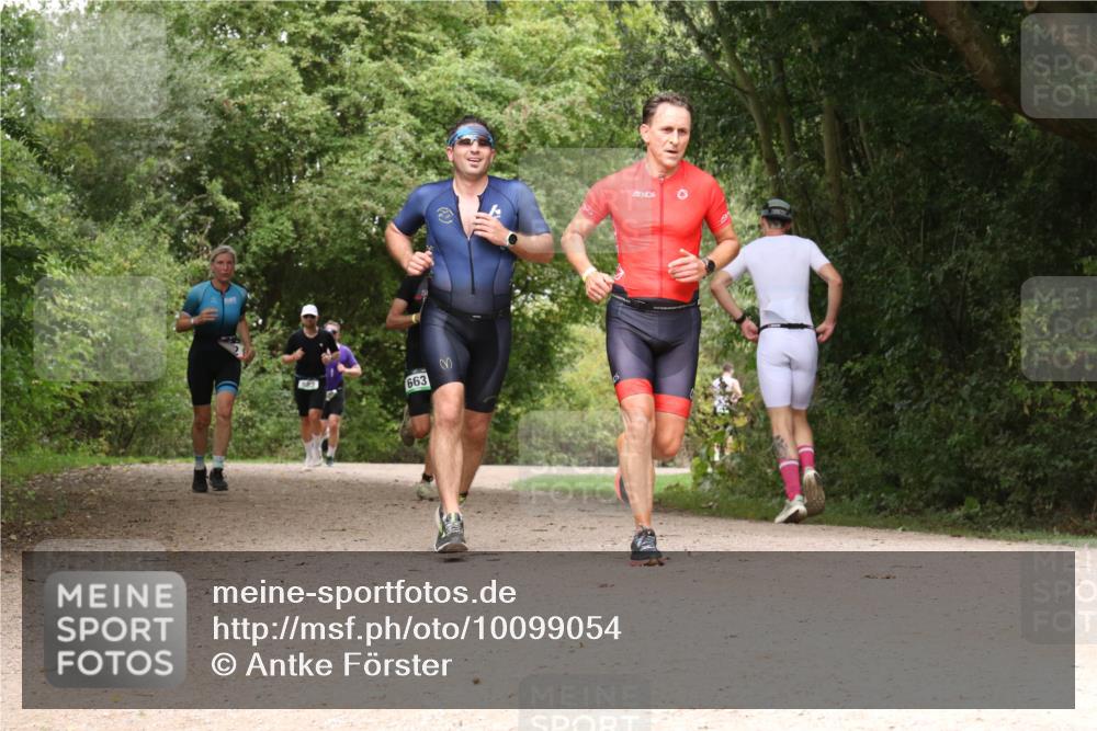 30.08.2026 - Elbe Triathlon Hamburg Antke Förster http://msf.ph/oto/10099054 30.08.2026 10:53:21 Laufen 582, 663 meine-sportfotos.de