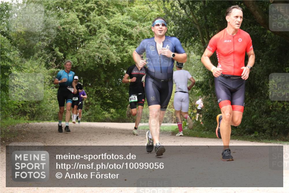 30.08.2026 - Elbe Triathlon Hamburg Antke Förster http://msf.ph/oto/10099056 30.08.2026 10:53:22 Laufen 582, 663 meine-sportfotos.de