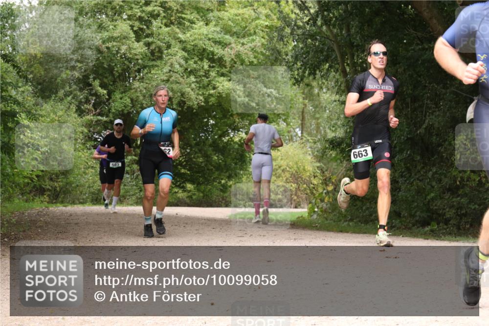 30.08.2026 - Elbe Triathlon Hamburg Antke Förster http://msf.ph/oto/10099058 30.08.2026 10:53:23 Laufen 582, 663 meine-sportfotos.de
