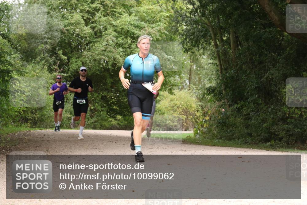 30.08.2026 - Elbe Triathlon Hamburg Antke Förster http://msf.ph/oto/10099062 30.08.2026 10:53:25 Laufen 582 meine-sportfotos.de