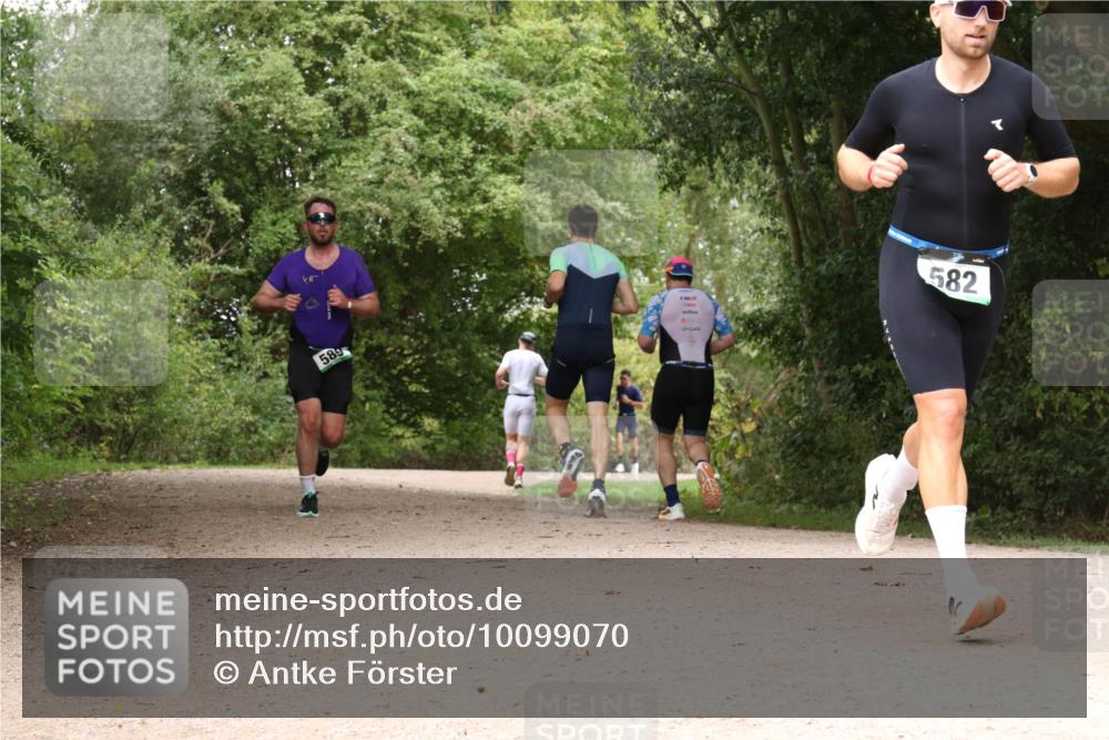 30.08.2026 - Elbe Triathlon Hamburg Antke Förster http://msf.ph/oto/10099070 30.08.2026 10:53:28 Laufen 589, 582 meine-sportfotos.de