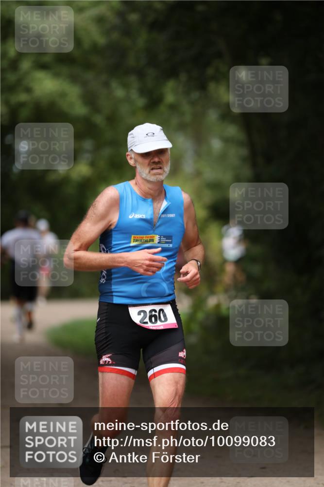 30.08.2026 - Elbe Triathlon Hamburg Antke Förster http://msf.ph/oto/10099083 30.08.2026 10:50:23 Laufen 2011, 260 meine-sportfotos.de