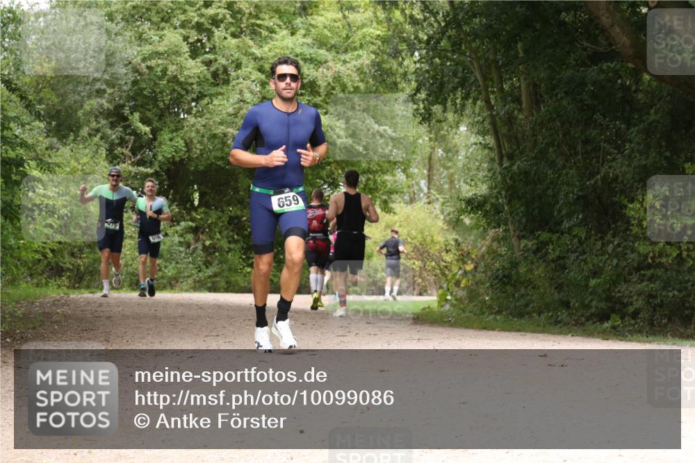 30.08.2026 - Elbe Triathlon Hamburg Antke Förster http://msf.ph/oto/10099086 30.08.2026 10:53:43 Laufen 475, 659 meine-sportfotos.de