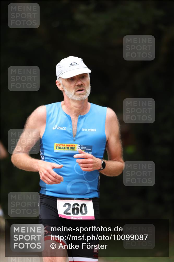 30.08.2026 - Elbe Triathlon Hamburg Antke Förster http://msf.ph/oto/10099087 30.08.2026 10:50:24 Laufen 2011, 260 meine-sportfotos.de