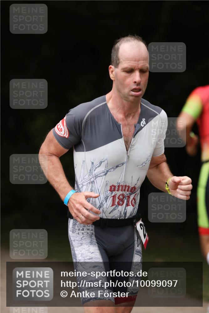 30.08.2026 - Elbe Triathlon Hamburg Antke Förster http://msf.ph/oto/10099097 30.08.2026 10:50:28 Laufen 16, 1816 meine-sportfotos.de