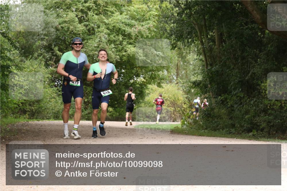 30.08.2026 - Elbe Triathlon Hamburg Antke Förster http://msf.ph/oto/10099098 30.08.2026 10:53:48 Laufen 475, 618 meine-sportfotos.de