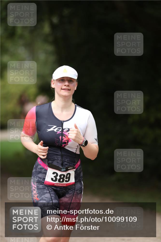 30.08.2026 - Elbe Triathlon Hamburg Antke Förster http://msf.ph/oto/10099109 30.08.2026 10:50:37 Laufen 700, 389 meine-sportfotos.de