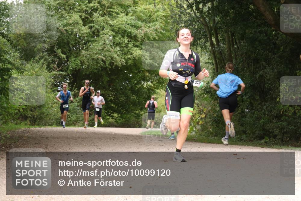 30.08.2026 - Elbe Triathlon Hamburg Antke Förster http://msf.ph/oto/10099120 30.08.2026 10:54:07 Laufen 409, 33 meine-sportfotos.de