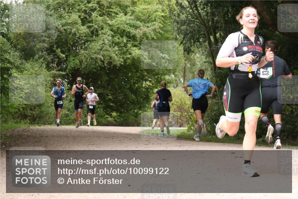 30.08.2026 - Elbe Triathlon Hamburg Antke Förster http://msf.ph/oto/10099122 30.08.2026 10:54:08 Laufen 409, 834 meine-sportfotos.de