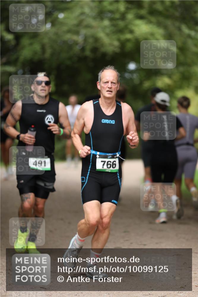 30.08.2026 - Elbe Triathlon Hamburg Antke Förster http://msf.ph/oto/10099125 30.08.2026 10:50:44 Laufen 491, 766 meine-sportfotos.de