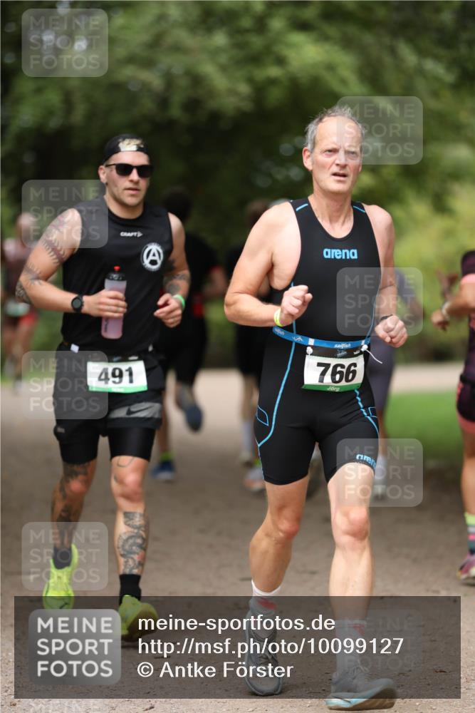 30.08.2026 - Elbe Triathlon Hamburg Antke Förster http://msf.ph/oto/10099127 30.08.2026 10:50:45 Laufen 491, 766 meine-sportfotos.de
