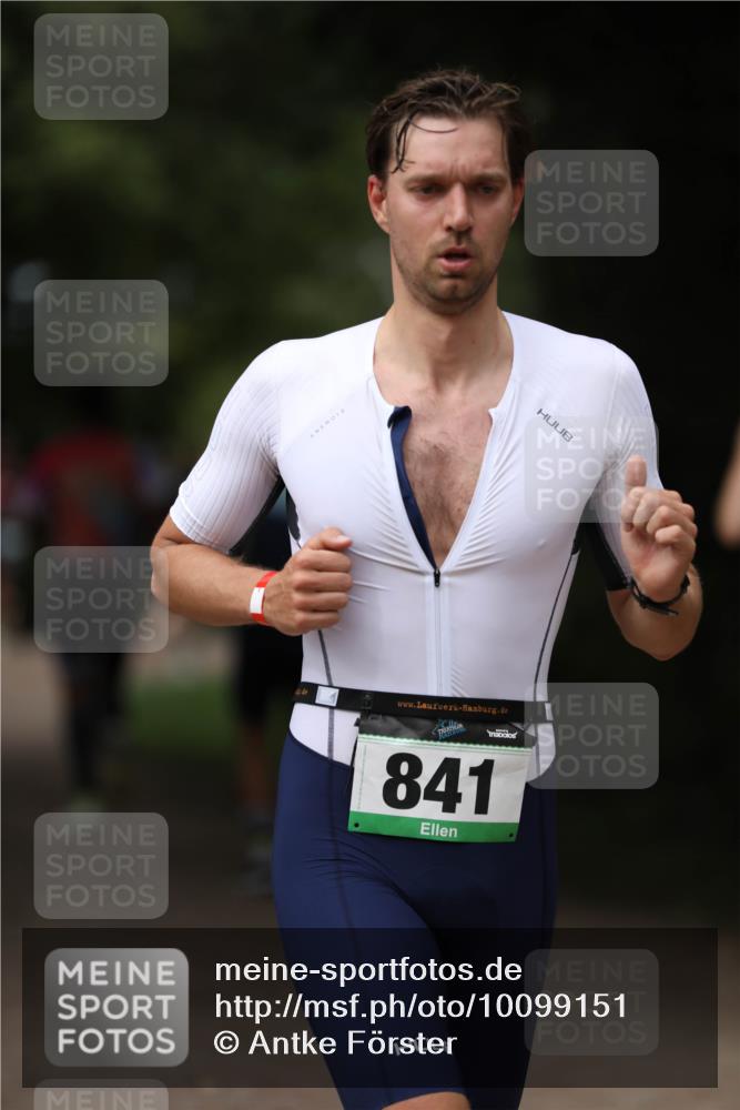30.08.2026 - Elbe Triathlon Hamburg Antke Förster http://msf.ph/oto/10099151 30.08.2026 10:50:54 Laufen 12, 841 meine-sportfotos.de