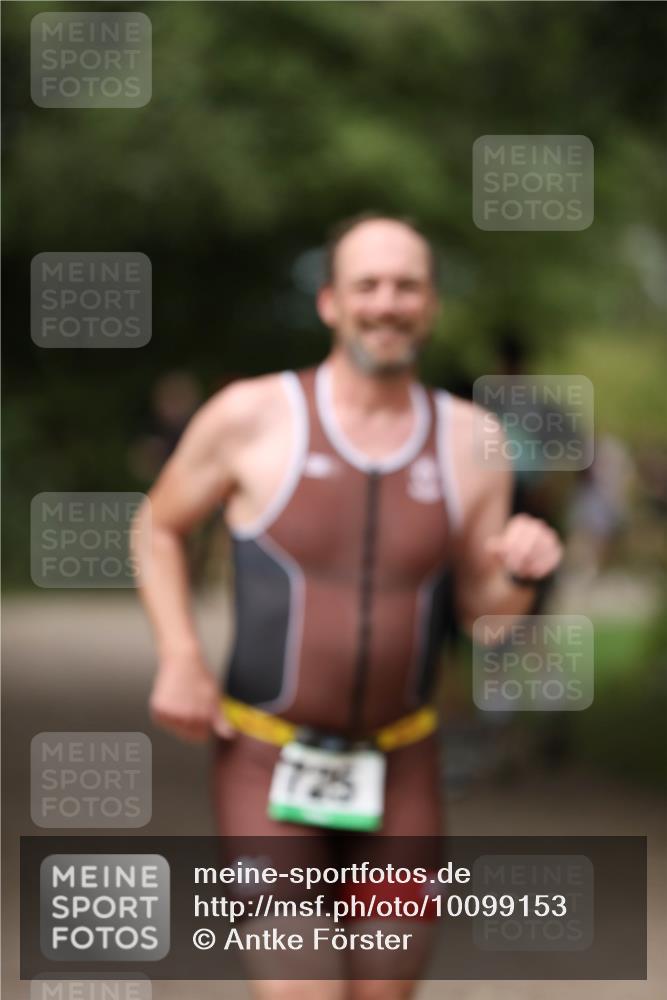 30.08.2026 - Elbe Triathlon Hamburg Antke Förster http://msf.ph/oto/10099153 30.08.2026 10:50:55 Laufen 725 meine-sportfotos.de
