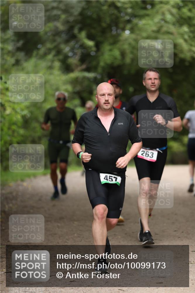 30.08.2026 - Elbe Triathlon Hamburg Antke Förster http://msf.ph/oto/10099173 30.08.2026 10:51:04 Laufen 457, 263 meine-sportfotos.de